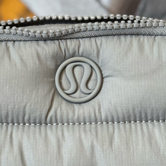 Lululemon Everywhere *wunder puff* Bag 2L - Picture 3 of 7